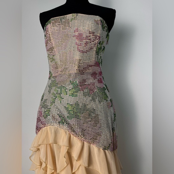 Garden Girl Elegant Strapless Floral Dress - Picture 2 of 7